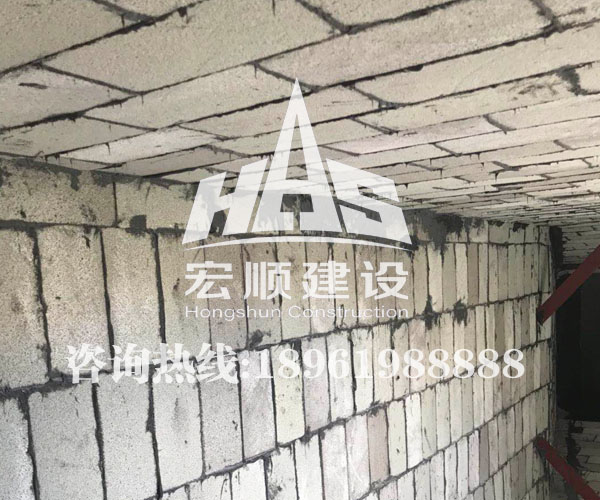 煙囪內壁貼玻化磚