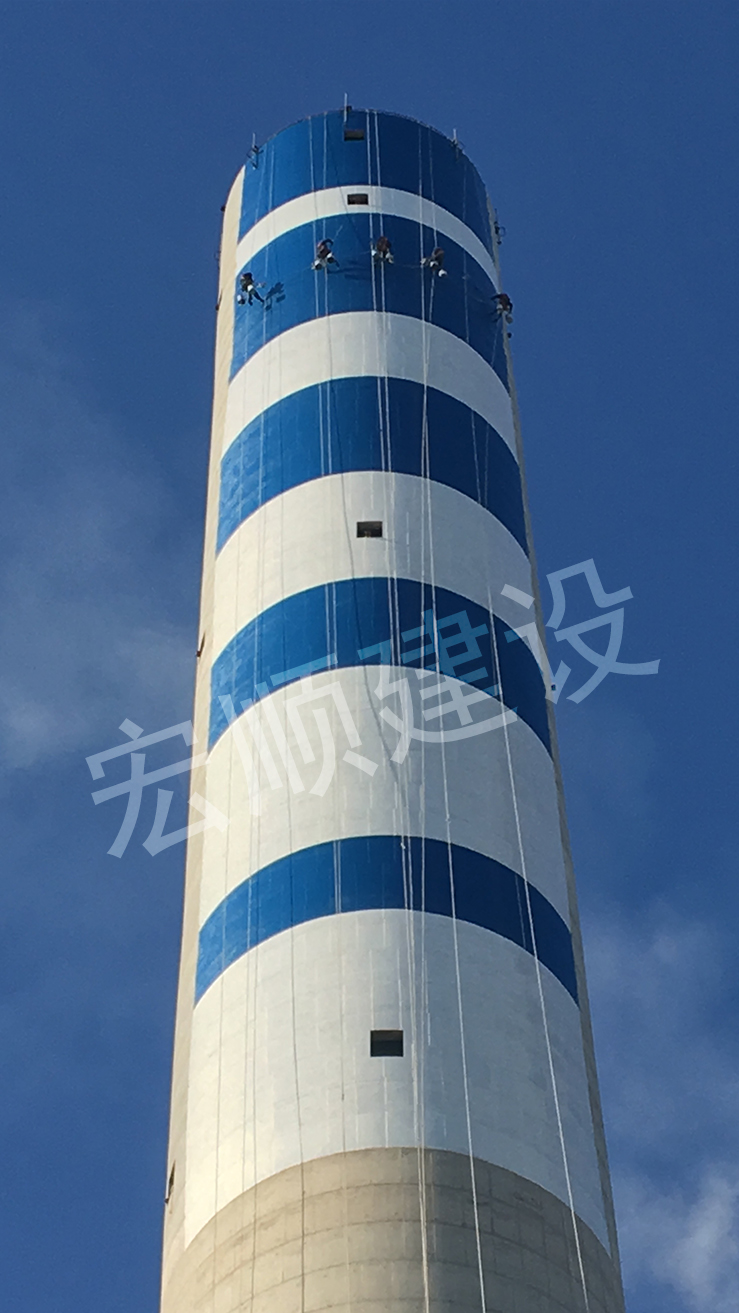 水泥煙囪外壁刷藍(lán)白色環(huán)標(biāo)識(shí)能讓城市環(huán)境添加一道風(fēng)景！